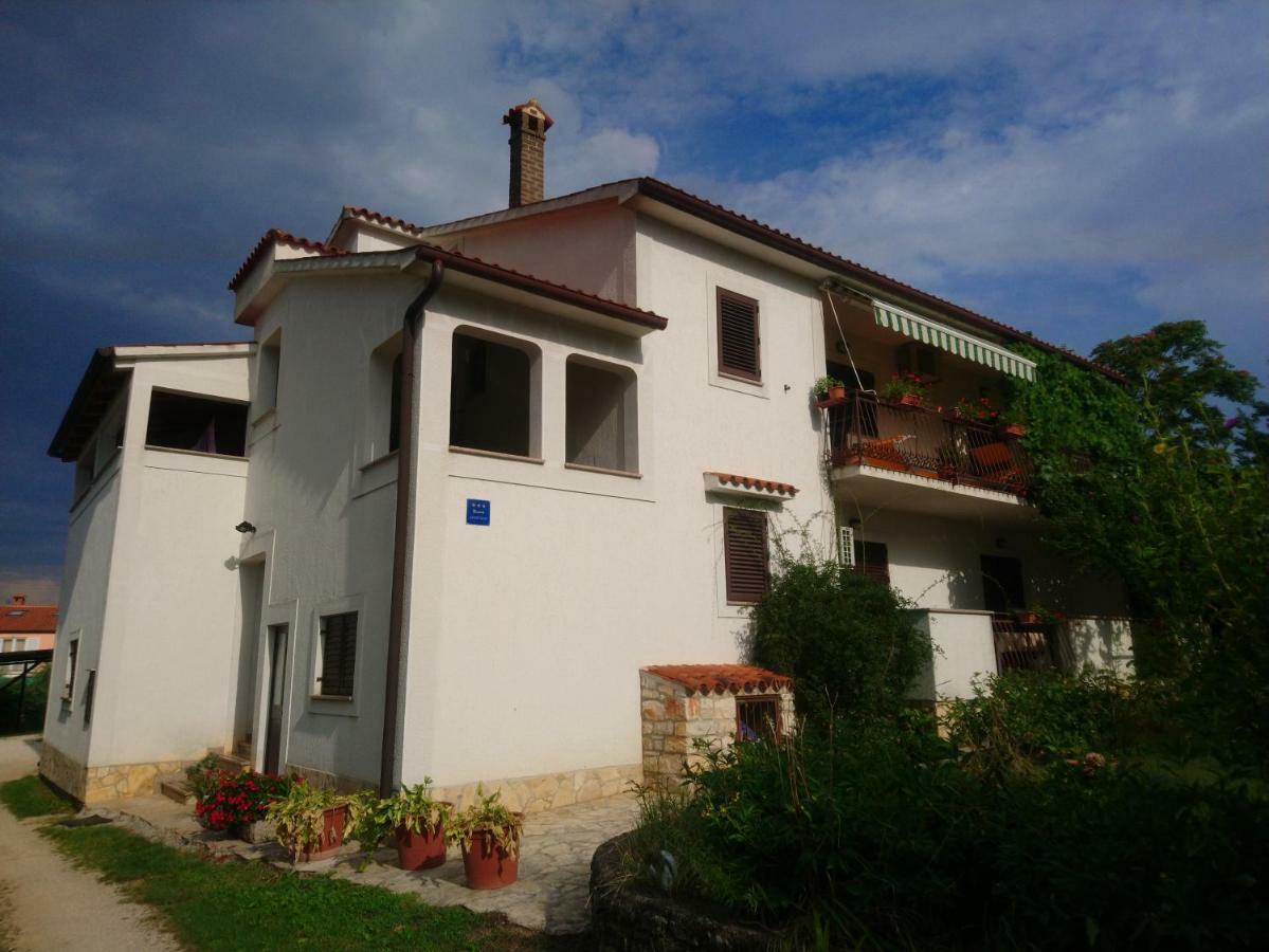 Apartman Dino Tar-Vabriga Luaran gambar